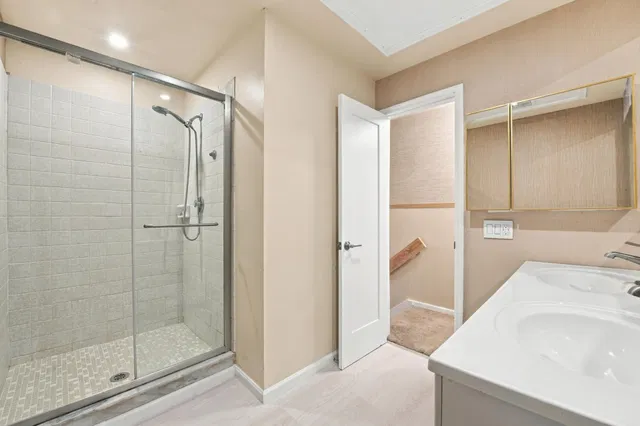 Unit Apt 6 photo 15