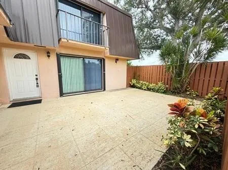  Unit 209 photo 4