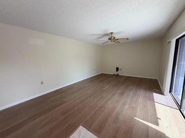  Unit 209 photo 6