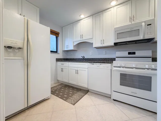 Unit 205 photo 11