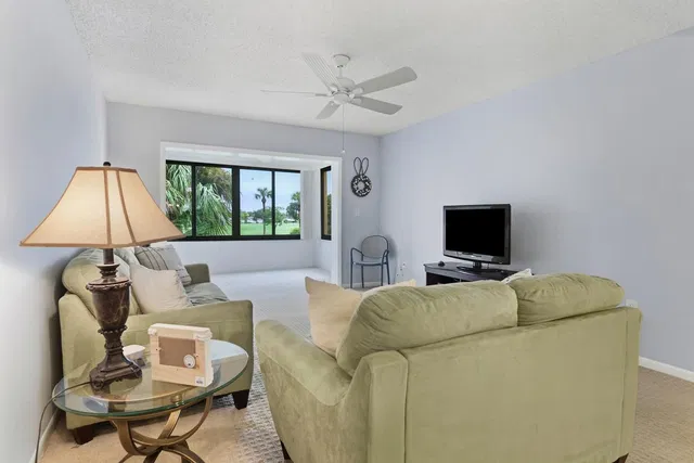 Unit 205 photo 18