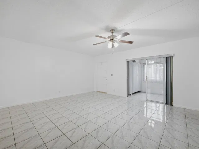  Residence photo 4