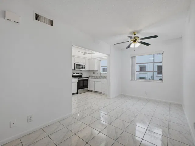  Residence photo 6