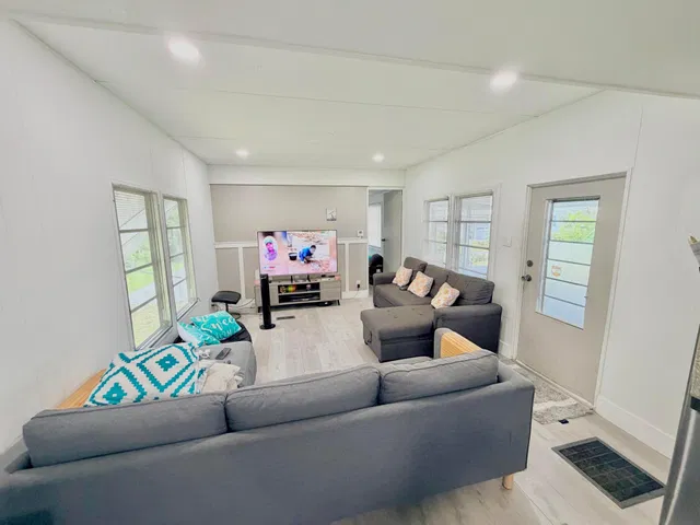  Residence photo 4
