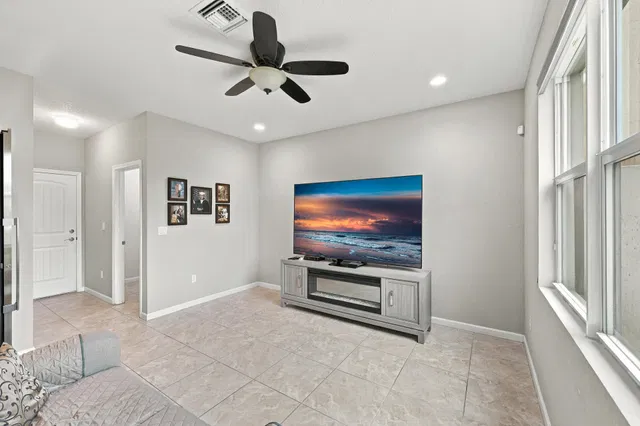  Residence photo 12