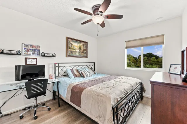  Residence photo 42