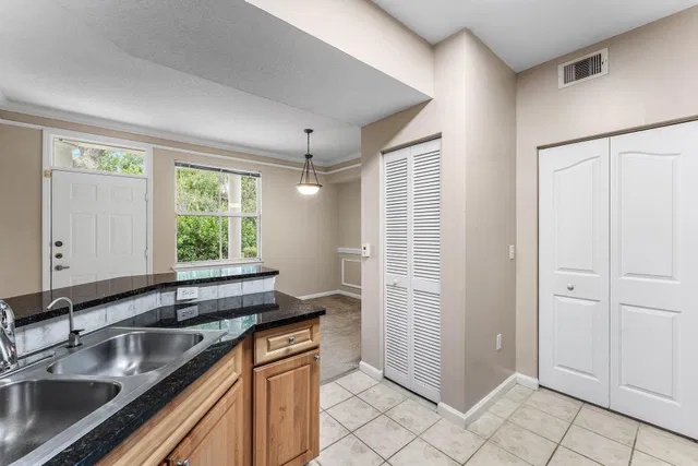  Unit 1211 photo 7