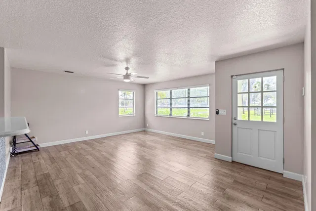 Residence photo 33