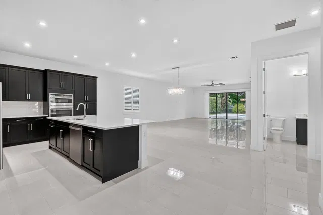 West Palm Beach Residence photo 3