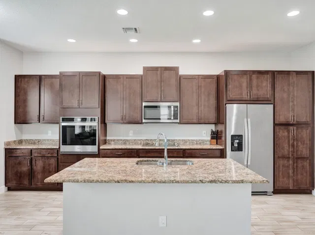 Residence photo 3