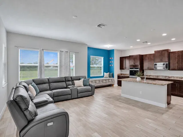 Residence photo 8