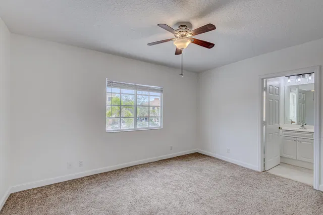 Residence photo 17