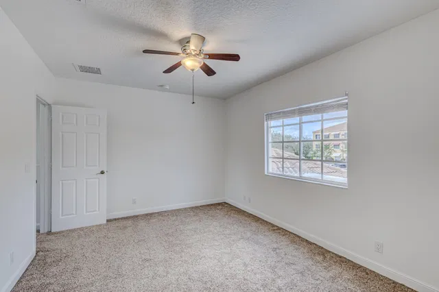 Residence photo 18
