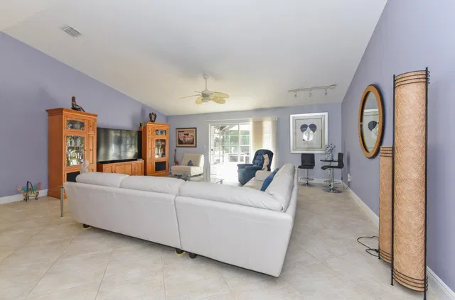 Residence photo 11