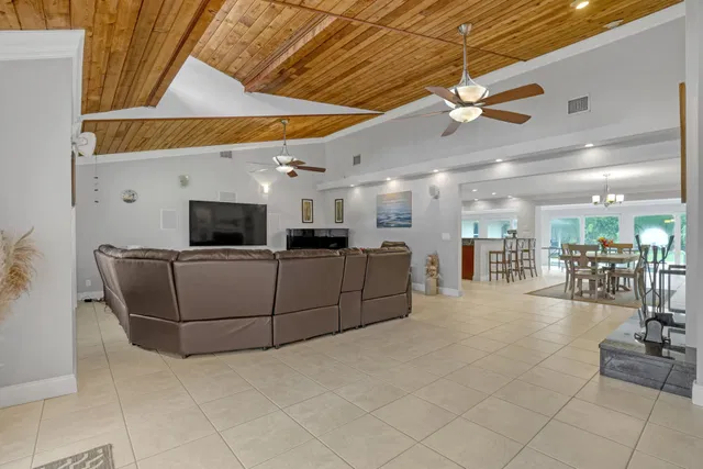  Residence photo 5