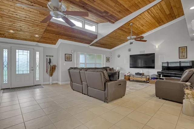  Residence photo 6