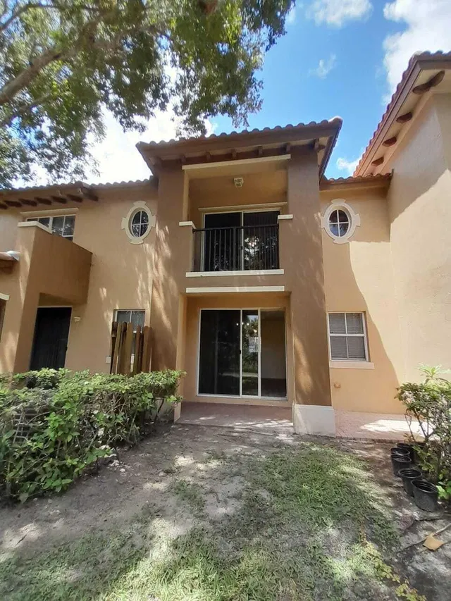 Unit 1402 photo 2