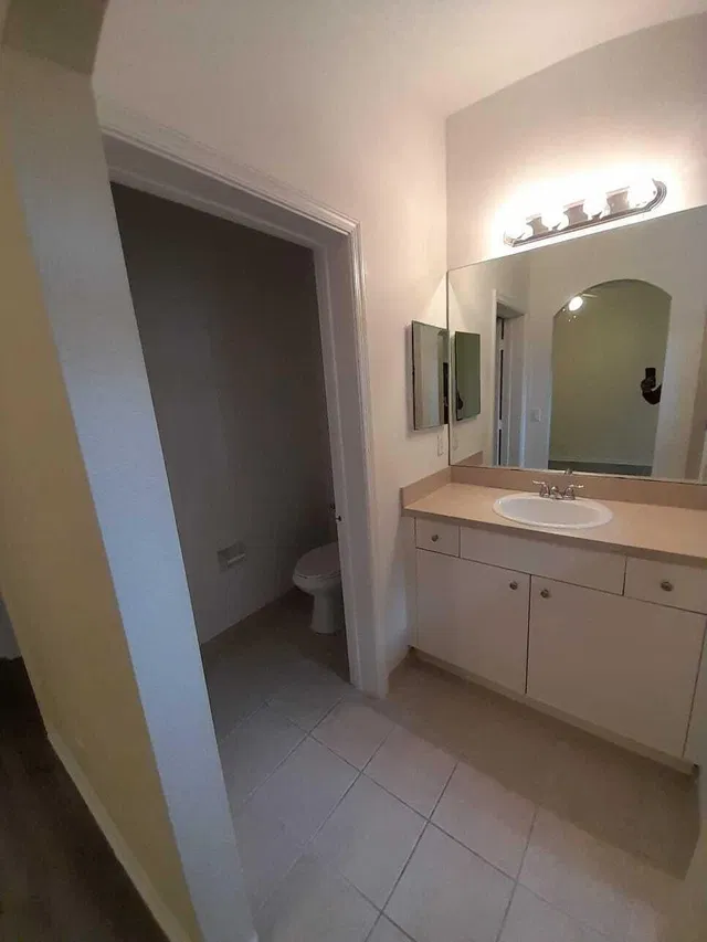 Unit 1402 photo 13