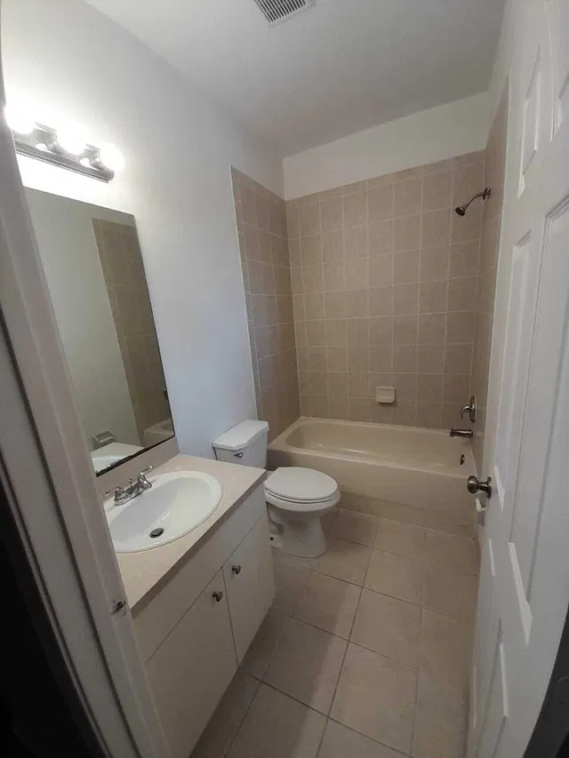 Unit 1402 photo 19