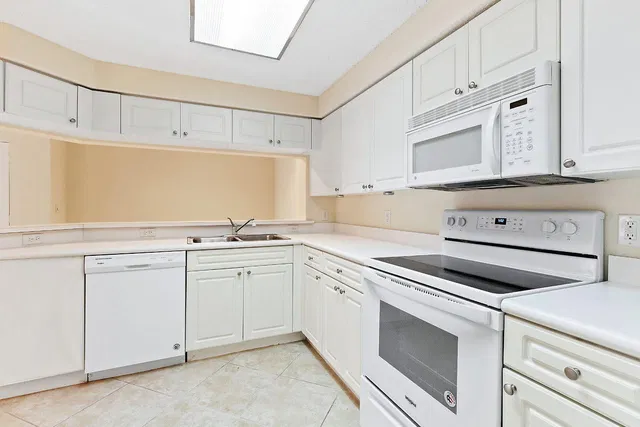  Unit 206 photo 4