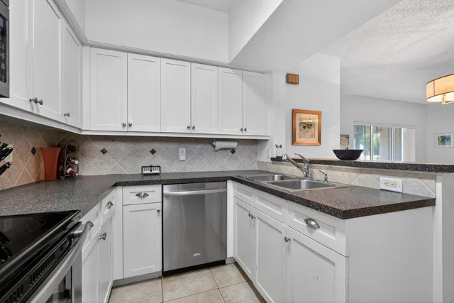 Unit 4205 photo 8