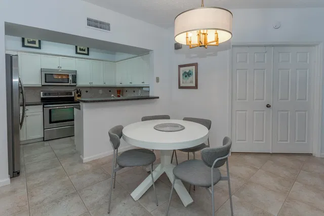 Unit 4205 photo 9