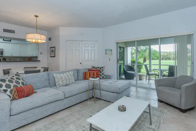 Unit 4205 photo 10