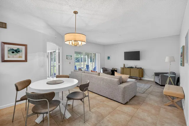 Unit 4205 photo 15