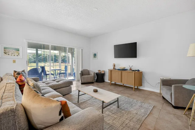 Unit 4205 photo 16