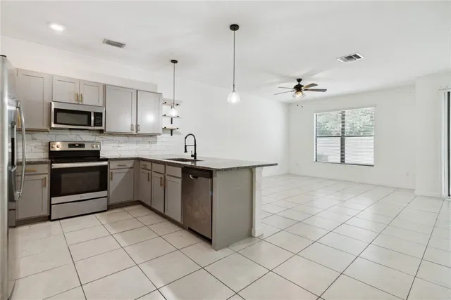  Residence photo 12