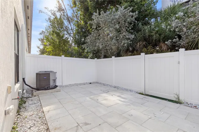  Residence photo 26
