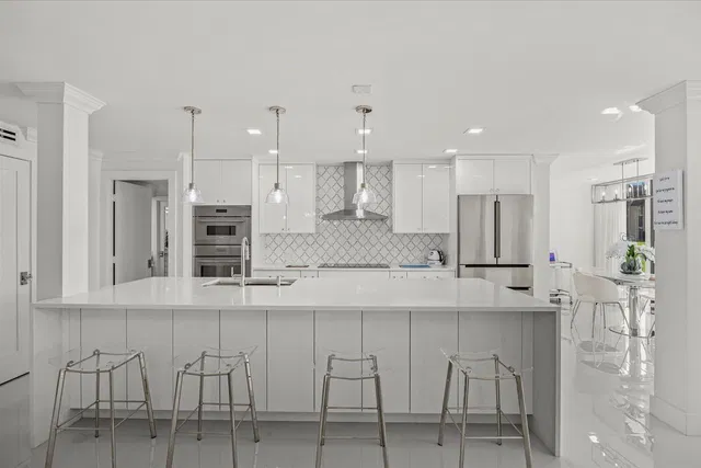 Unit 105 photo 18