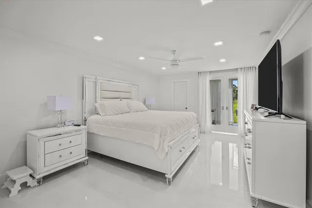 Unit 105 photo 20