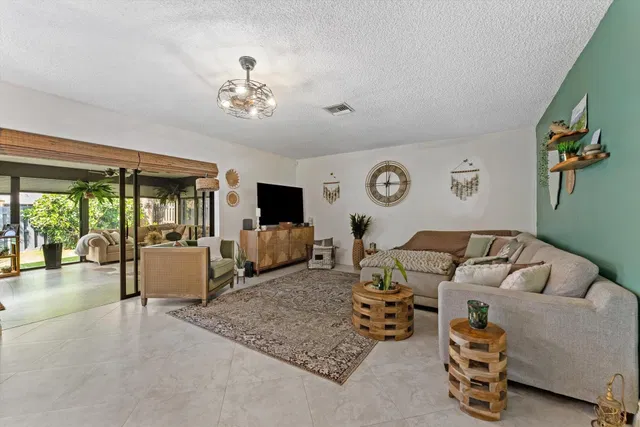 Residence photo 15