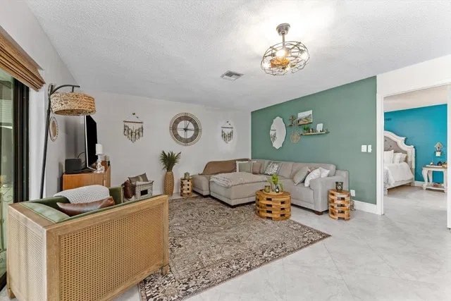  Residence photo 16