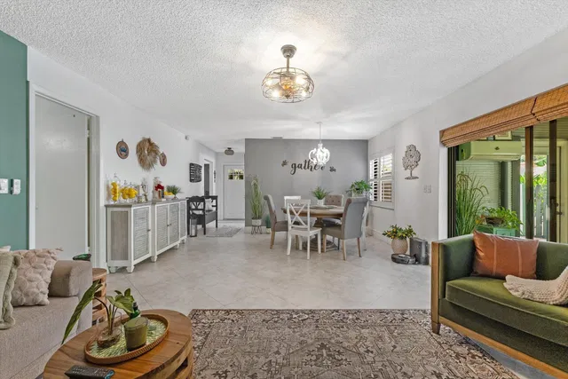  Residence photo 17