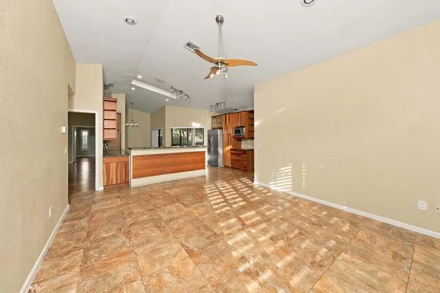  Residence photo 5