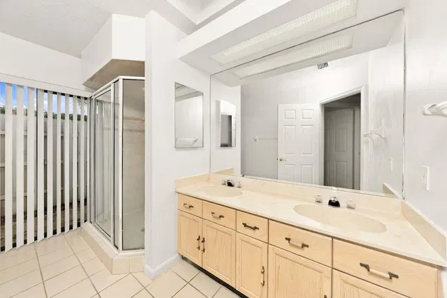  Residence photo 8