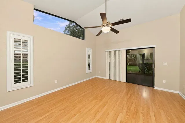  Residence photo 9