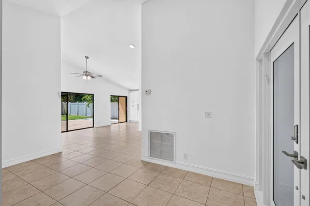  Residence photo 9