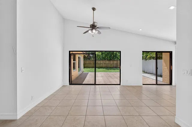  Residence photo 15