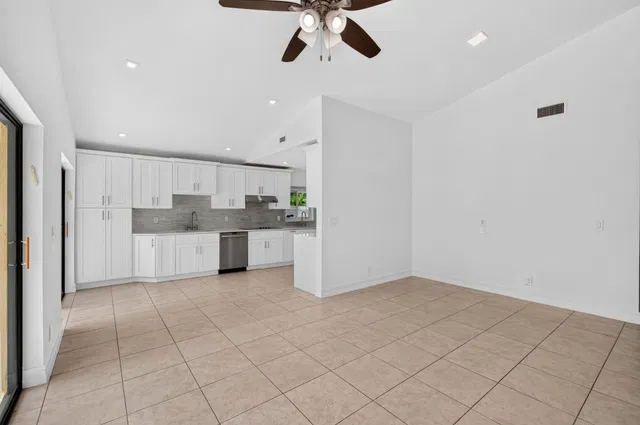  Residence photo 17