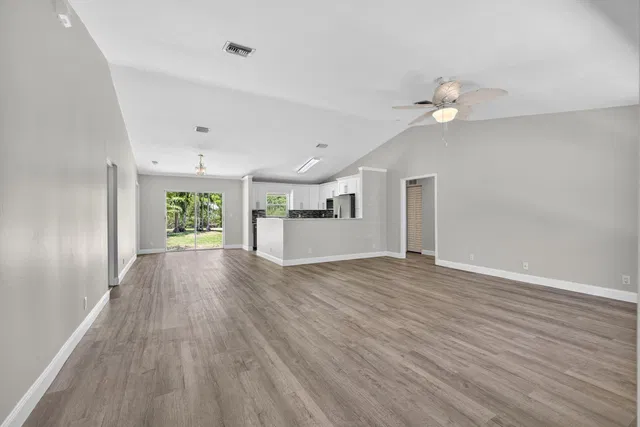 Residence photo 5