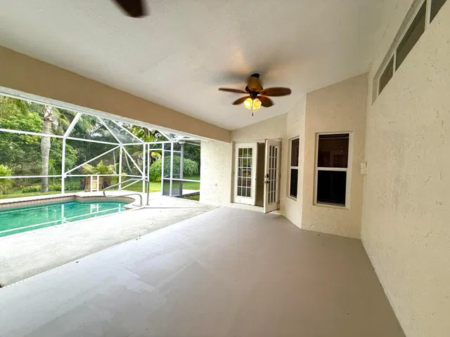 Residence photo 2