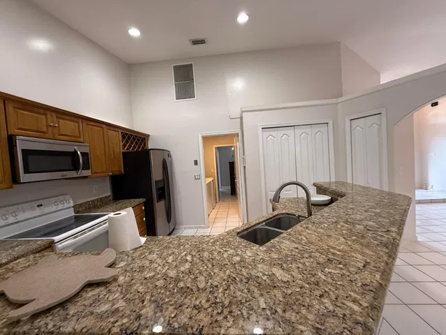 Residence photo 5