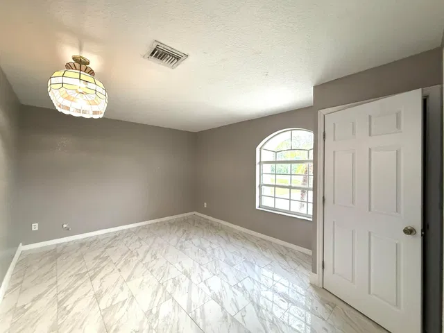 Residence photo 24