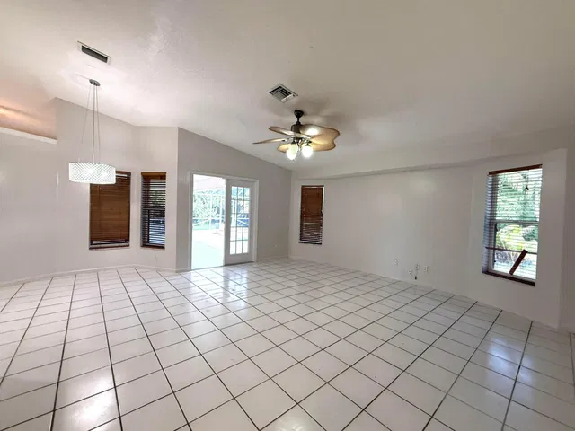 Residence photo 27