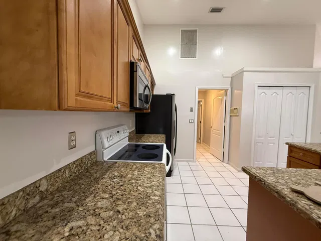 Residence photo 33