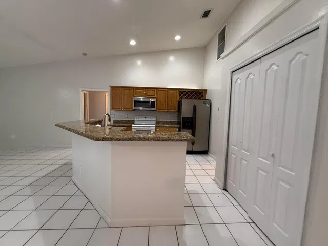 Residence photo 34