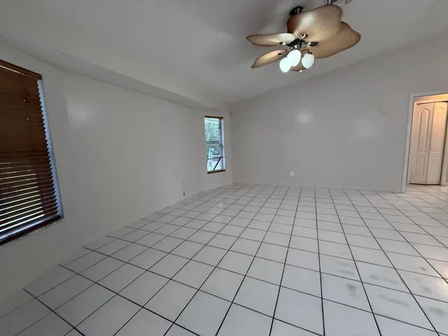 Residence photo 43